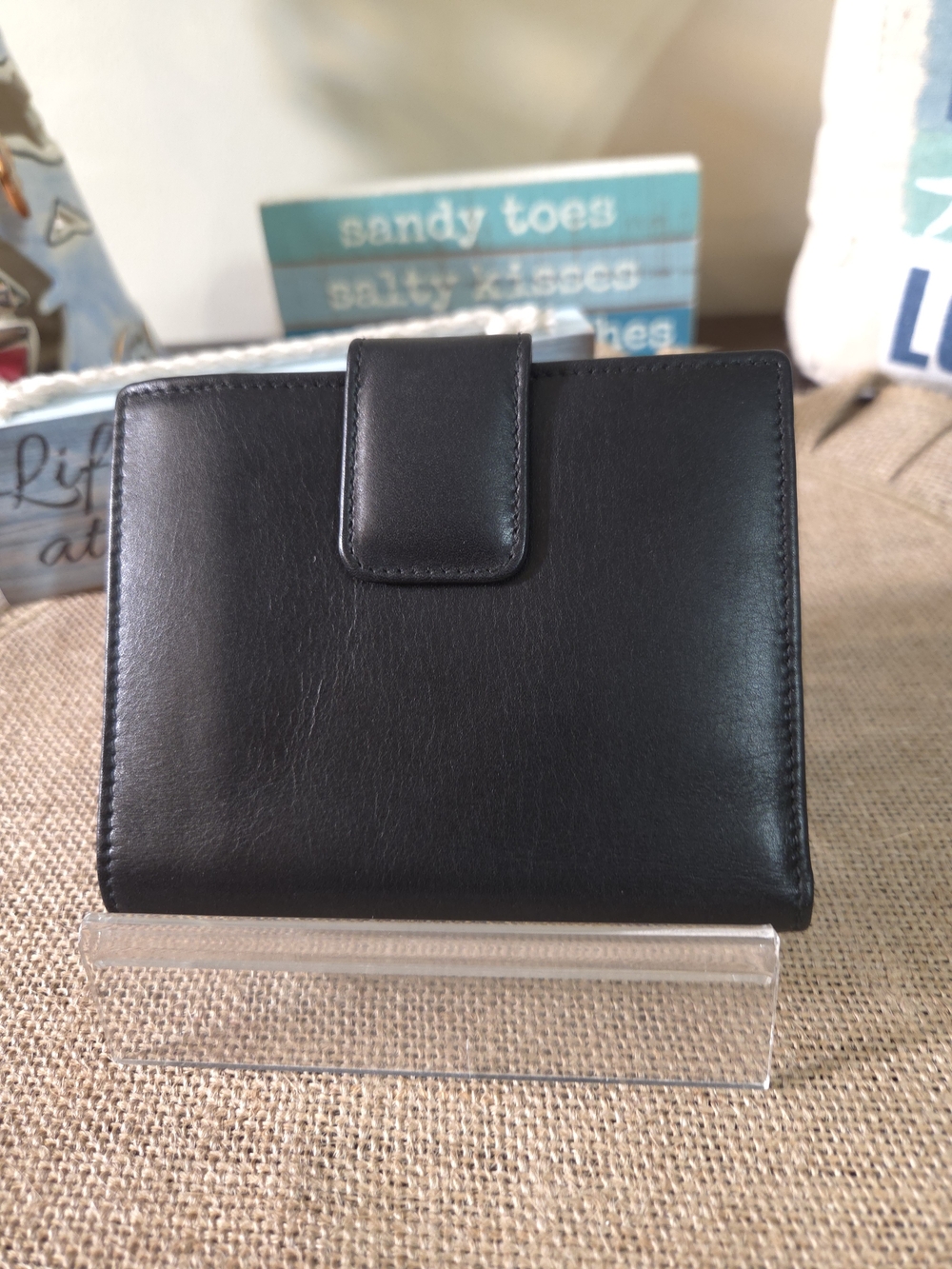 LIKE NEW Gucci Black Leather Wallet with Silver 'G' Hardware - Picture 2 of 9
